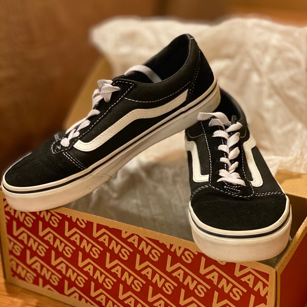 VGUC Vans